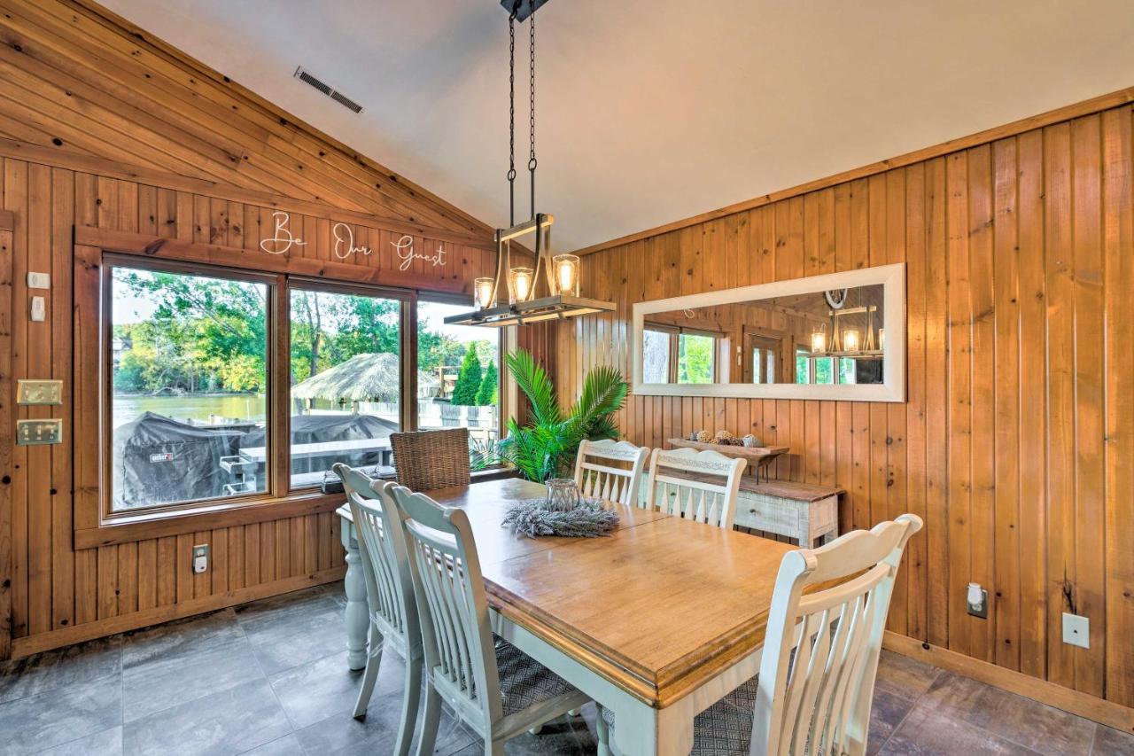 Rock River Retreat With Dock And Seasonal Pool! Edgerton المظهر الخارجي الصورة