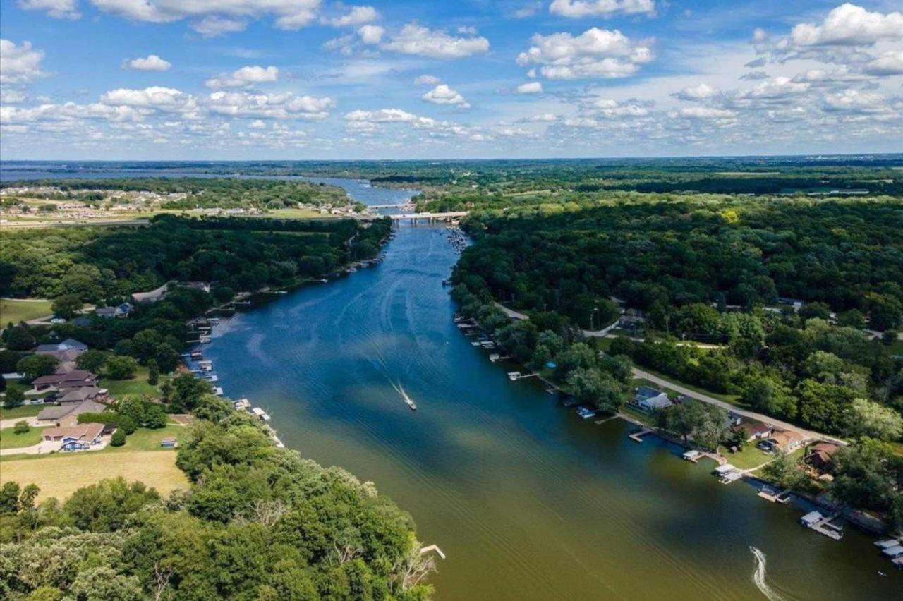 Rock River Retreat With Dock And Seasonal Pool! Edgerton المظهر الخارجي الصورة