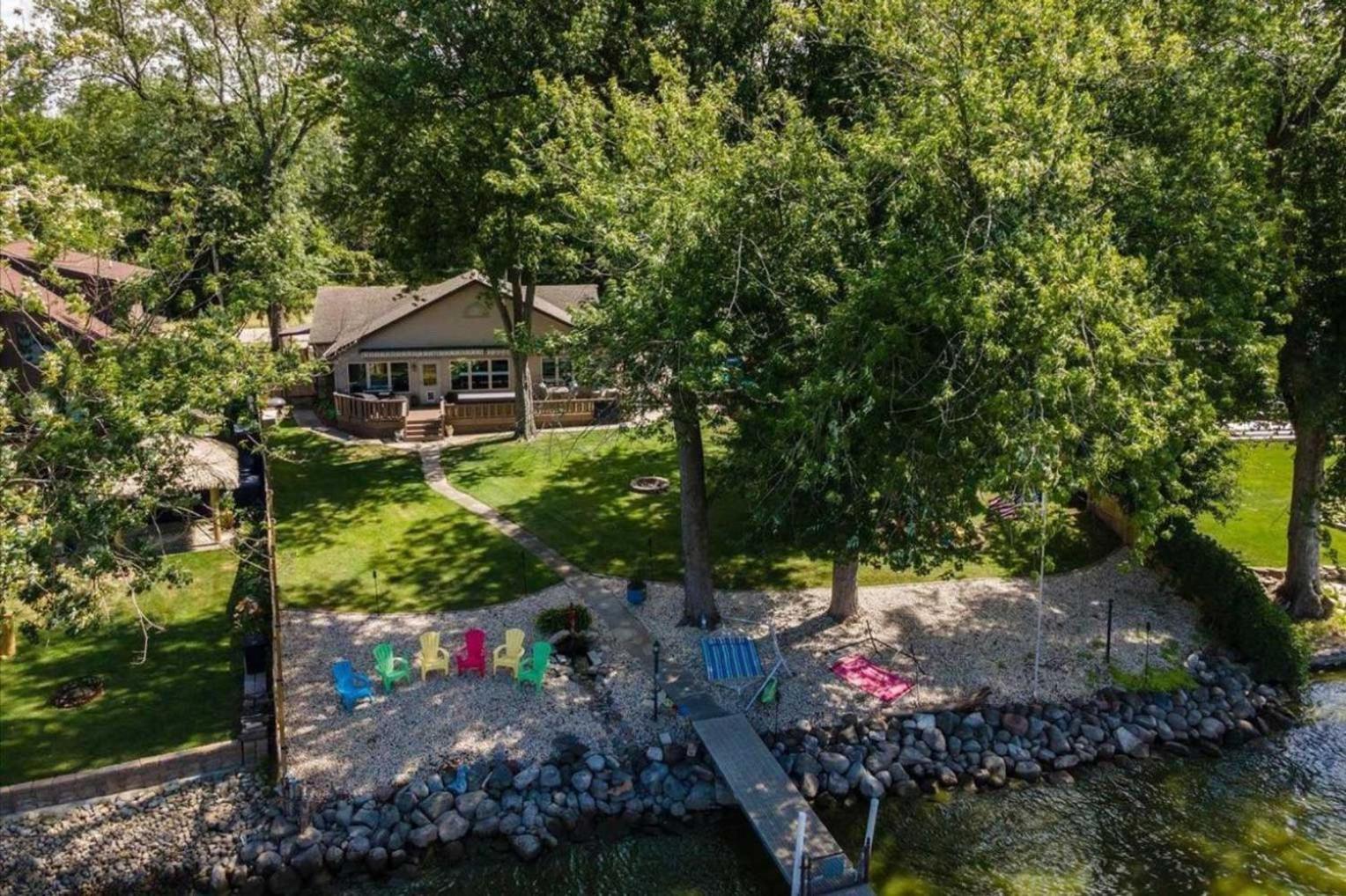 Rock River Retreat With Dock And Seasonal Pool! Edgerton المظهر الخارجي الصورة