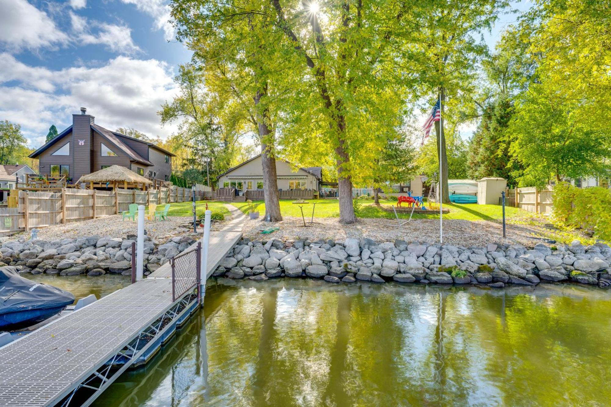 Rock River Retreat With Dock And Seasonal Pool! Edgerton المظهر الخارجي الصورة
